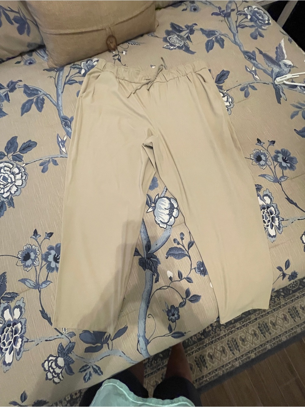 lululemon Keep Moving 7/8 Pant Beige Wide-Leg Drawstring Pants